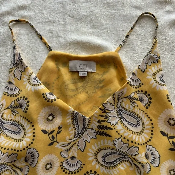 ❤️2/$15 or 3/$21❤️ Loft Paisley Strappy Cami Size Small - Picture 7 of 10